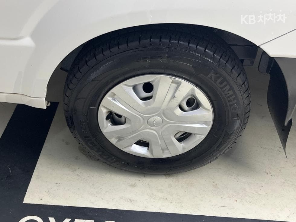 Киа The New (фейслифт) Бонго 3 (лек)1 тон Королевска кабина Удължено междуосие 2WD GLS - 13