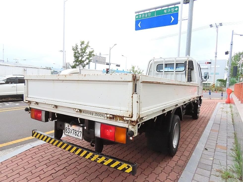 Hyundai e-Mighty2.5Ton Super Cab GOLD - 3