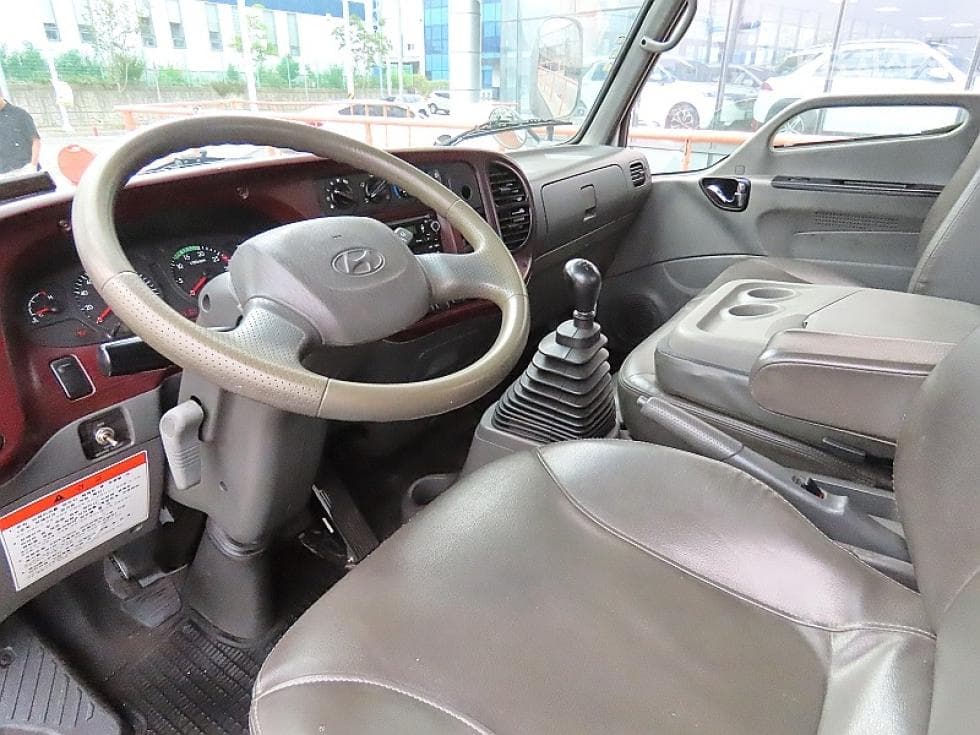 Hyundai e-Mighty2.5Ton Super Cab GOLD - 6