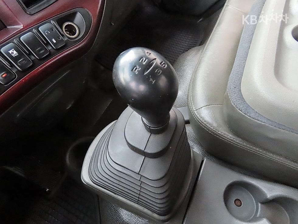 Hyundai e-Mighty2.5Ton Super Cab GOLD - 8