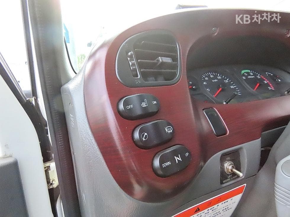Hyundai e-Mighty2.5Ton Super Cab GOLD - 10