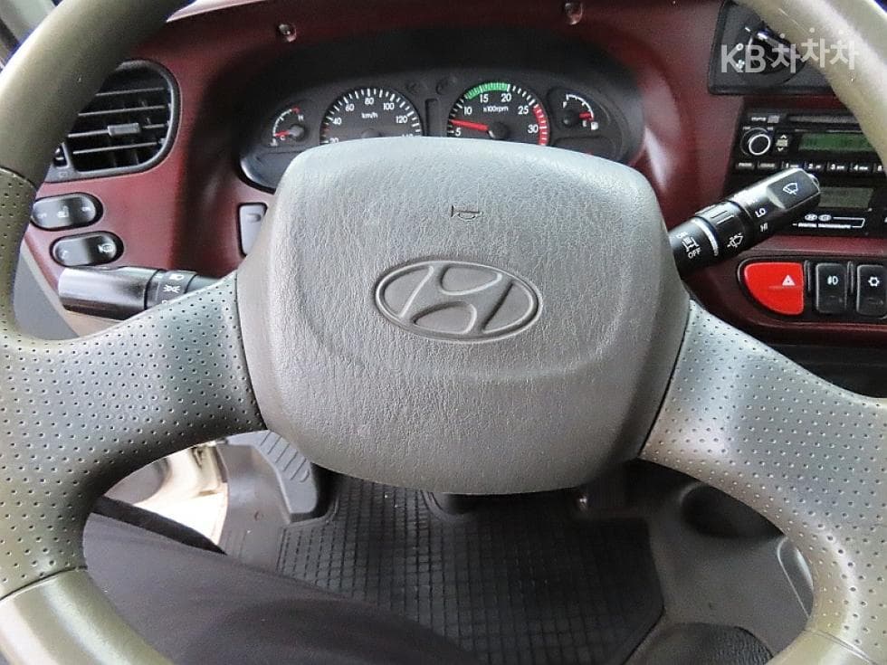 Hyundai e-Mighty2.5Ton Super Cab GOLD - 15