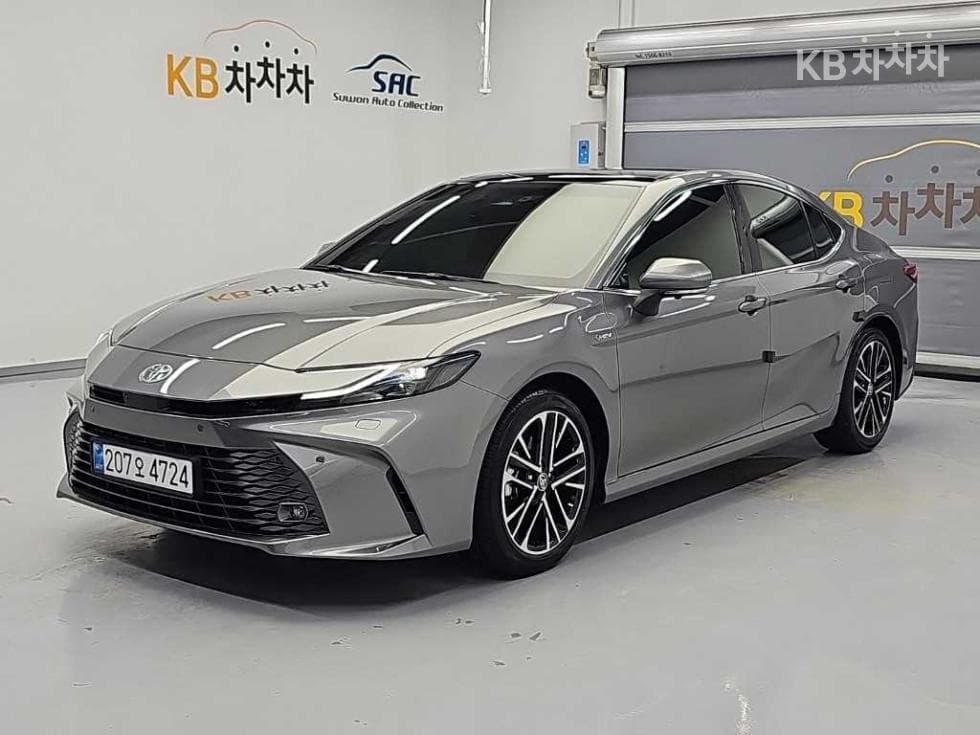 Toyota Camry XV80 2.5L hybrid XLE Premium - Image 1