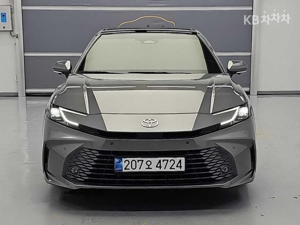 Toyota Camry XV802.5L hybrid XLE Premium - 2