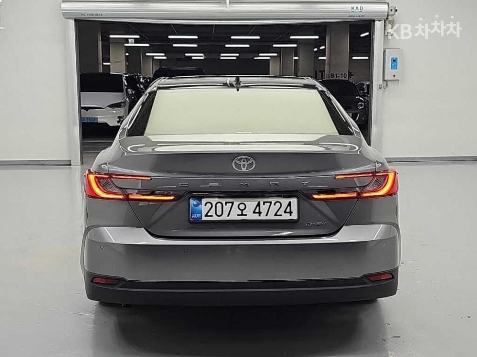 Toyota Camry XV802.5L hybrid XLE Premium - 3