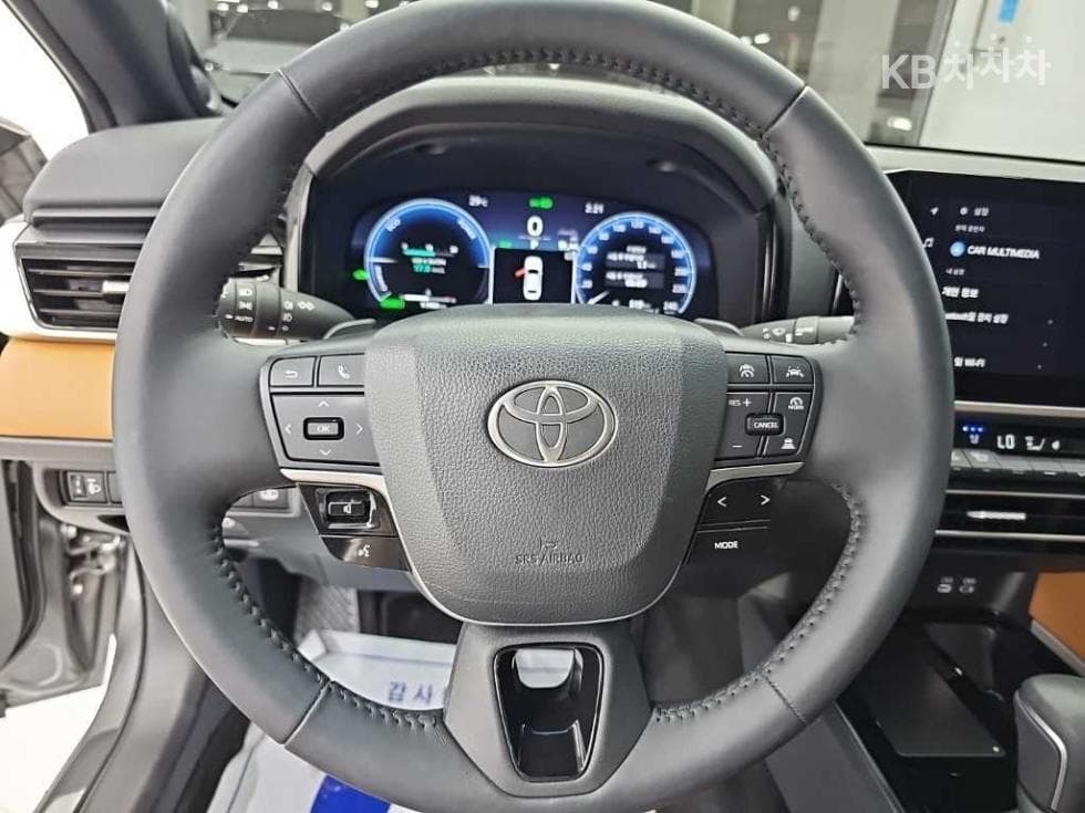 Toyota Camry XV802.5L hybrid XLE Premium - 9
