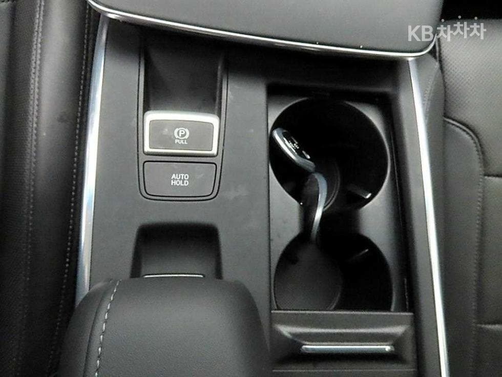 Hyundai The New (facelift) Grandeur (Azera)2.5 Calligraphy - 14