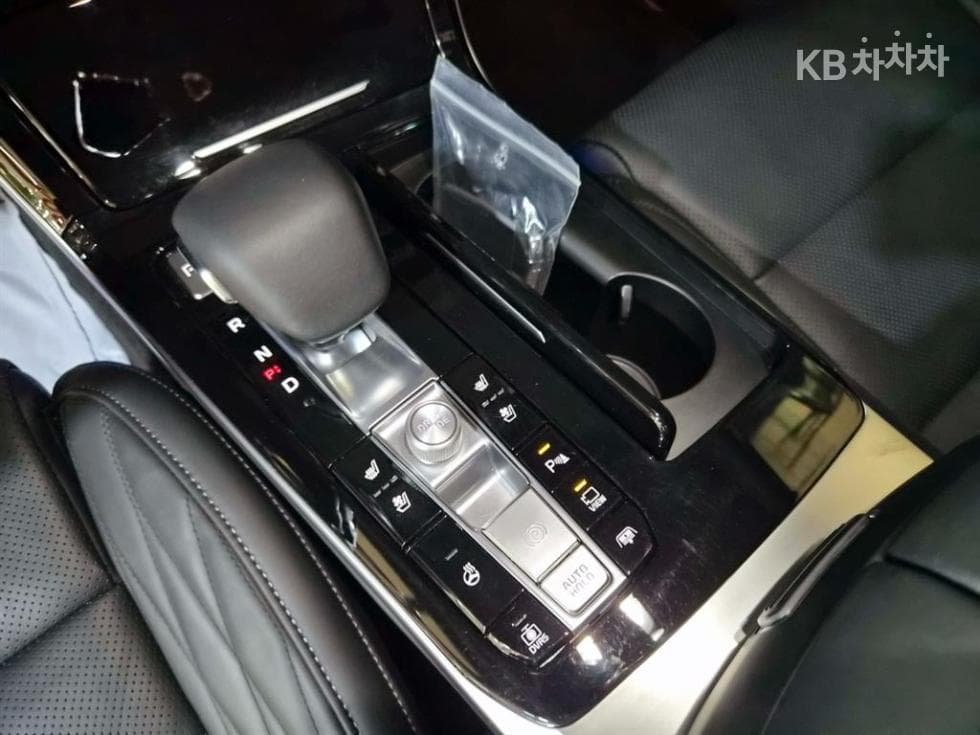 Киа K7 Premiere Хибрид2.4 HEV Signature - 11