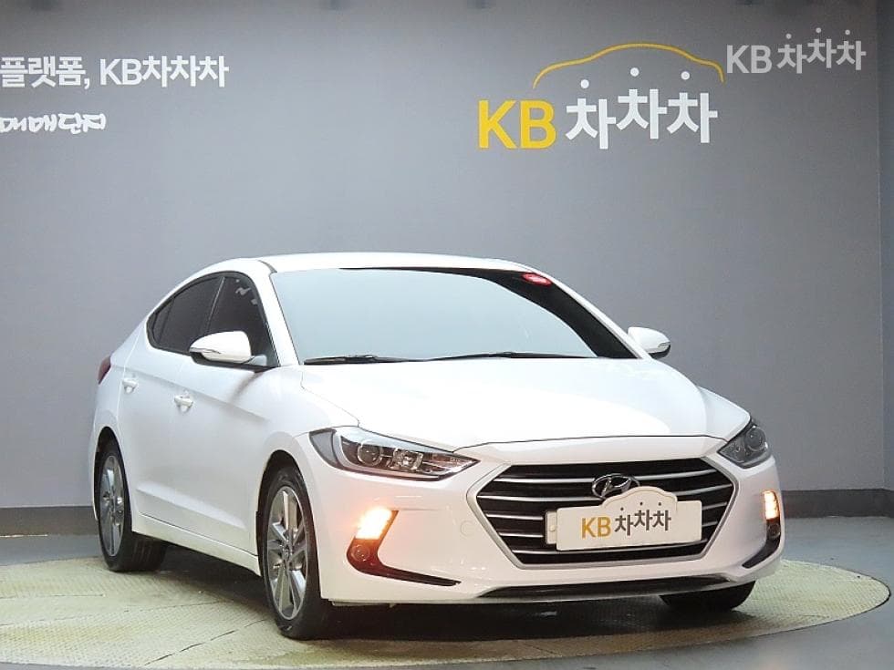 Hyundai Avante (Elantra)AD1.6 GDi Value Plus - 3