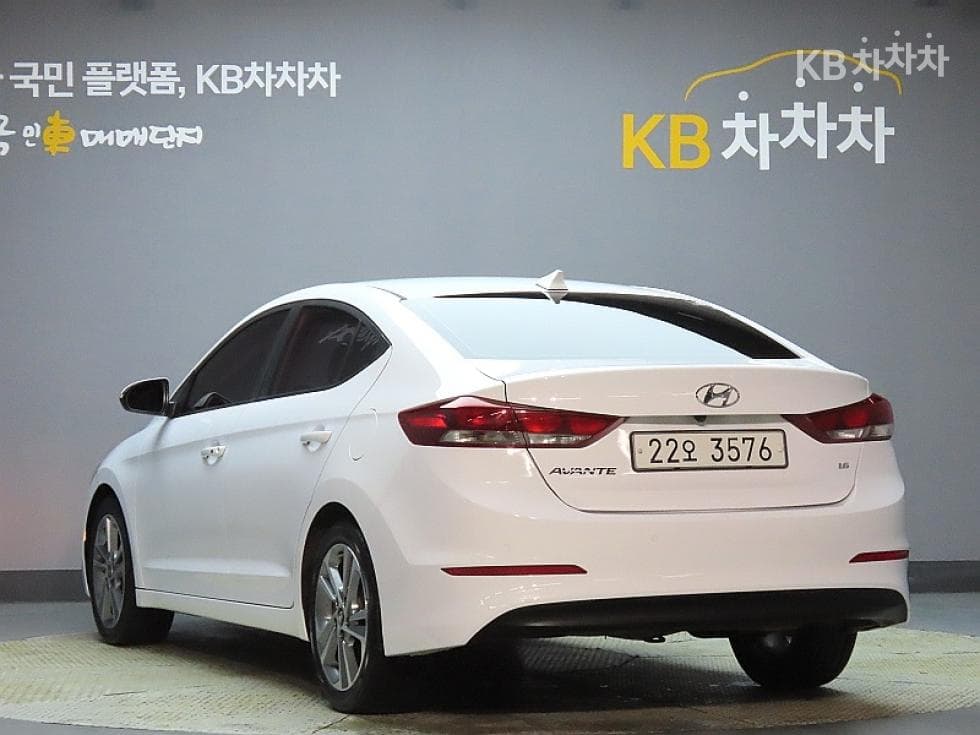Hyundai Avante (Elantra)AD1.6 GDi Value Plus - 4