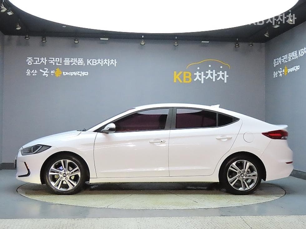 Hyundai Avante (Elantra)AD1.6 GDi Value Plus - 5