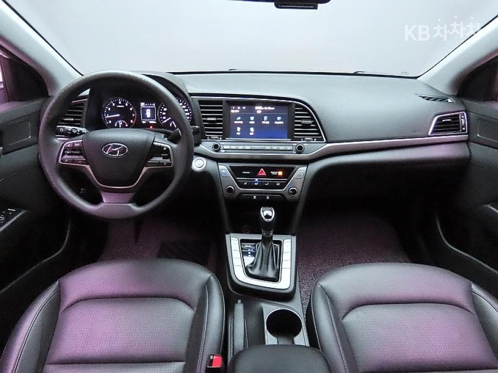 Hyundai Avante (Elantra)AD1.6 GDi Value Plus - 6