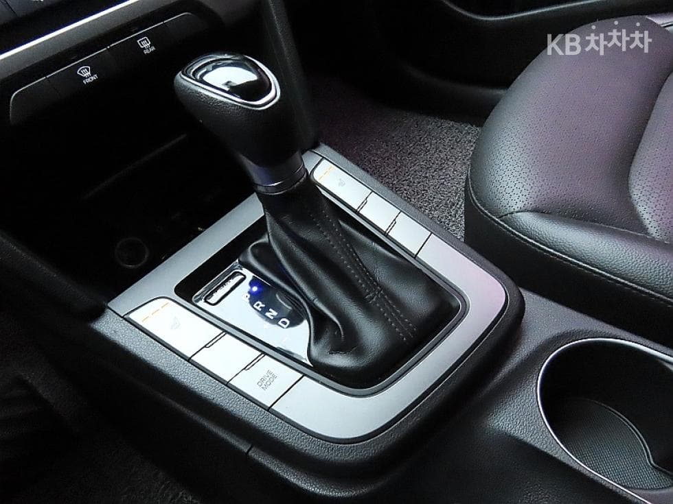 Hyundai Avante (Elantra)AD1.6 GDi Value Plus - 9