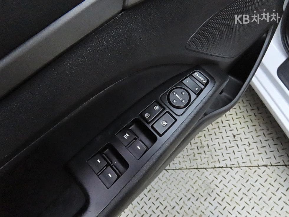 Hyundai Avante (Elantra)AD1.6 GDi Value Plus - 13