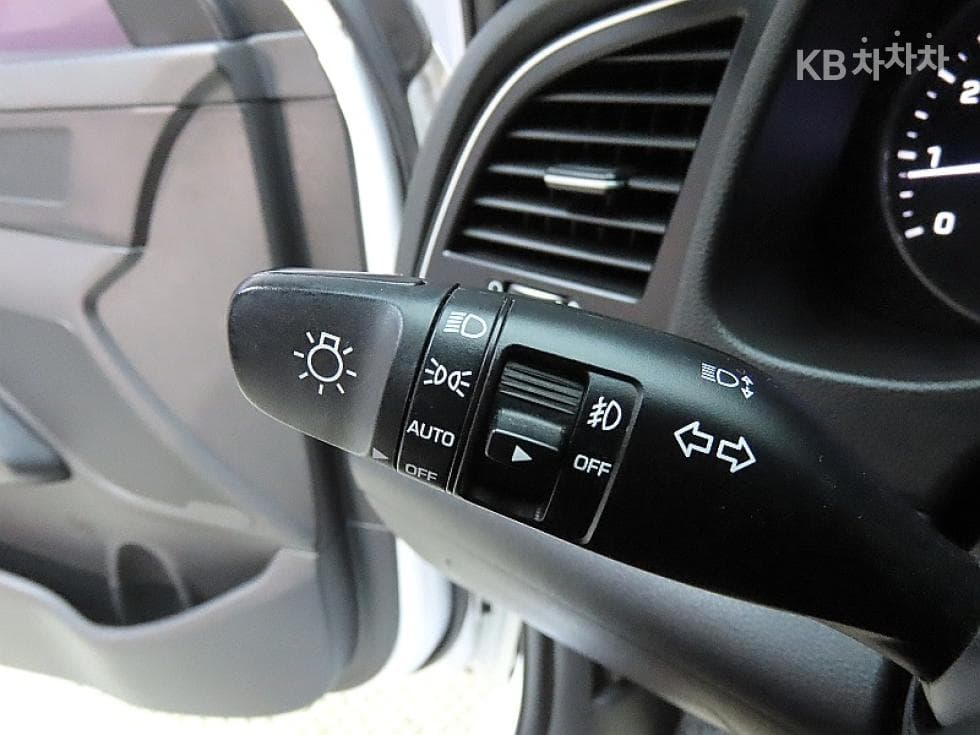 Hyundai Avante (Elantra)AD1.6 GDi Value Plus - 14