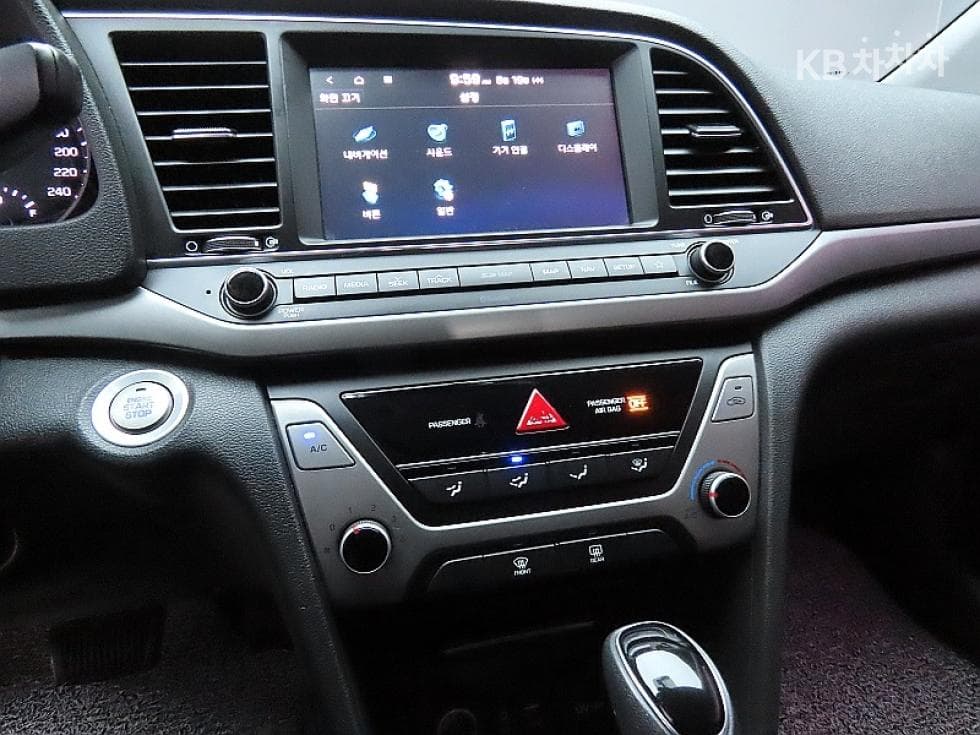 Hyundai Avante (Elantra)AD1.6 GDi Value Plus - 17
