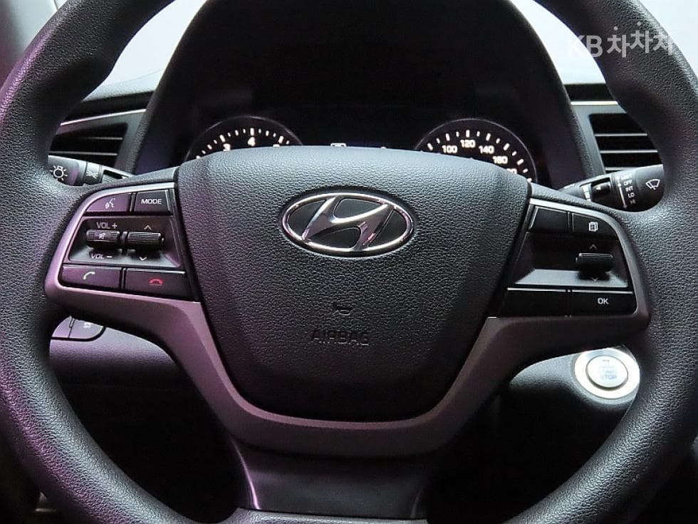 Hyundai Avante (Elantra)AD1.6 GDi Value Plus - 18