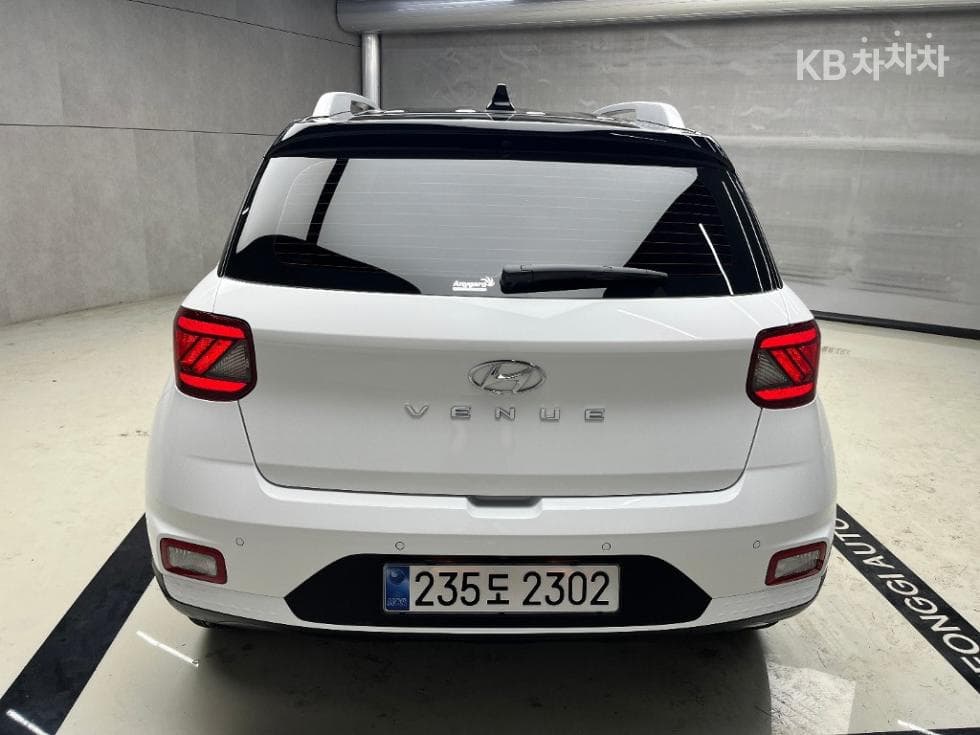 Hyundai VenueGasoline 1.6 FLUX - 3