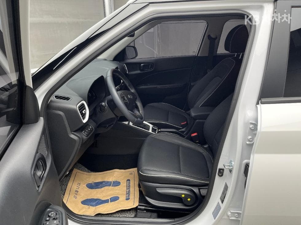 Hyundai VenueGasoline 1.6 FLUX - 5