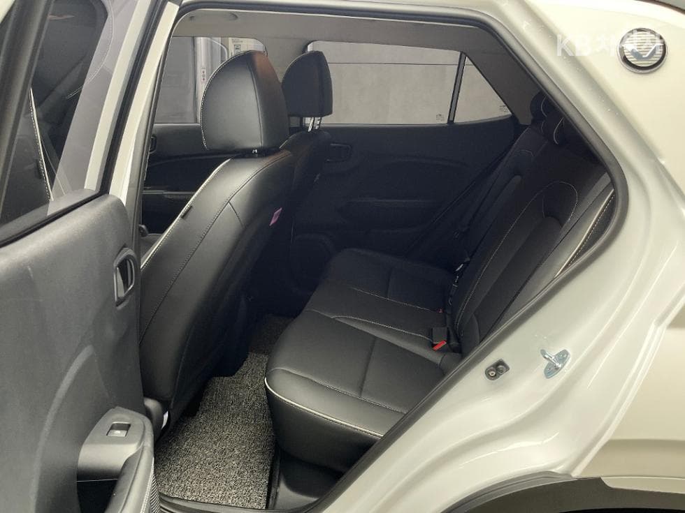Hyundai VenueGasoline 1.6 FLUX - 6