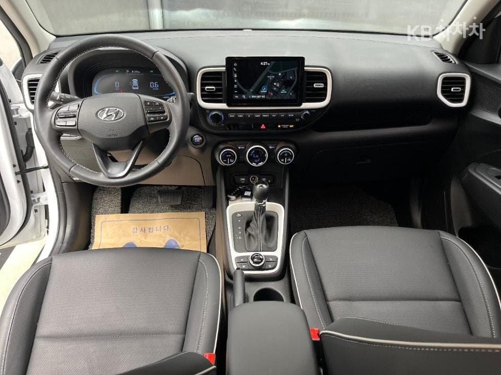 Hyundai VenueGasoline 1.6 FLUX - 7