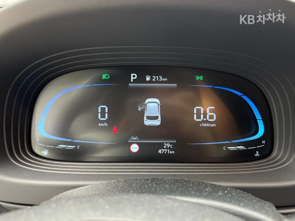 Hyundai VenueGasoline 1.6 FLUX - 8