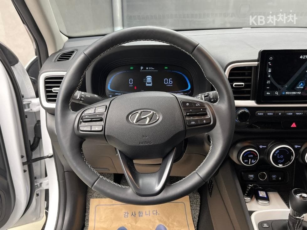 Hyundai VenueGasoline 1.6 FLUX - 9