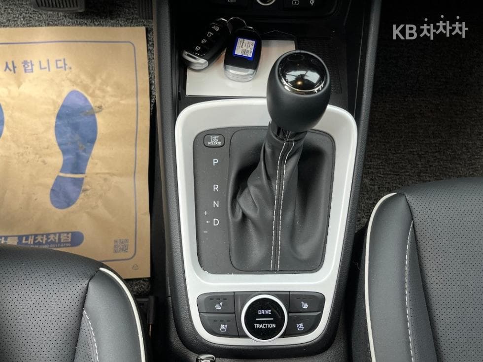 Hyundai VenueGasoline 1.6 FLUX - 10