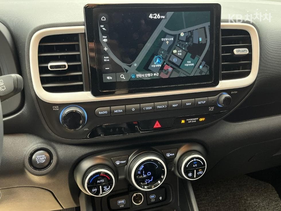 Hyundai VenueGasoline 1.6 FLUX - 12