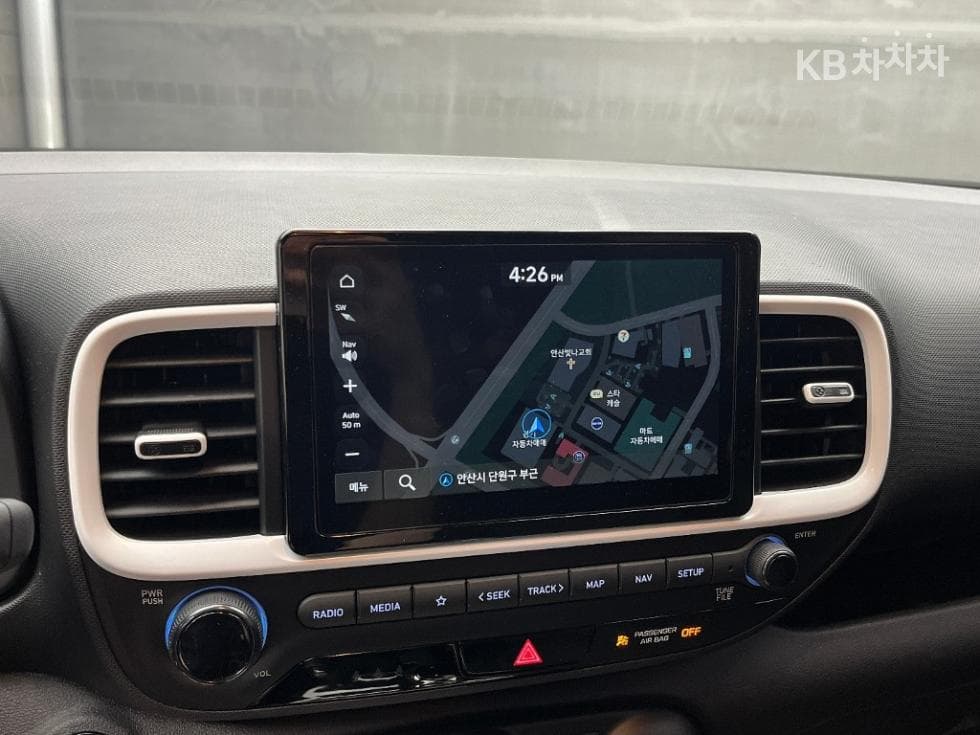 Hyundai VenueGasoline 1.6 FLUX - 13