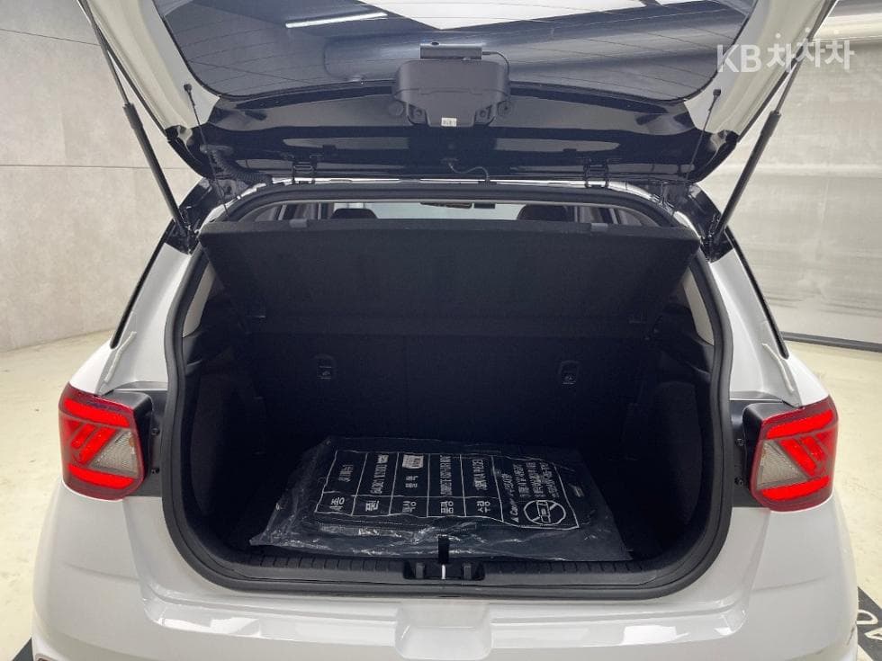 Hyundai VenueGasoline 1.6 FLUX - 15