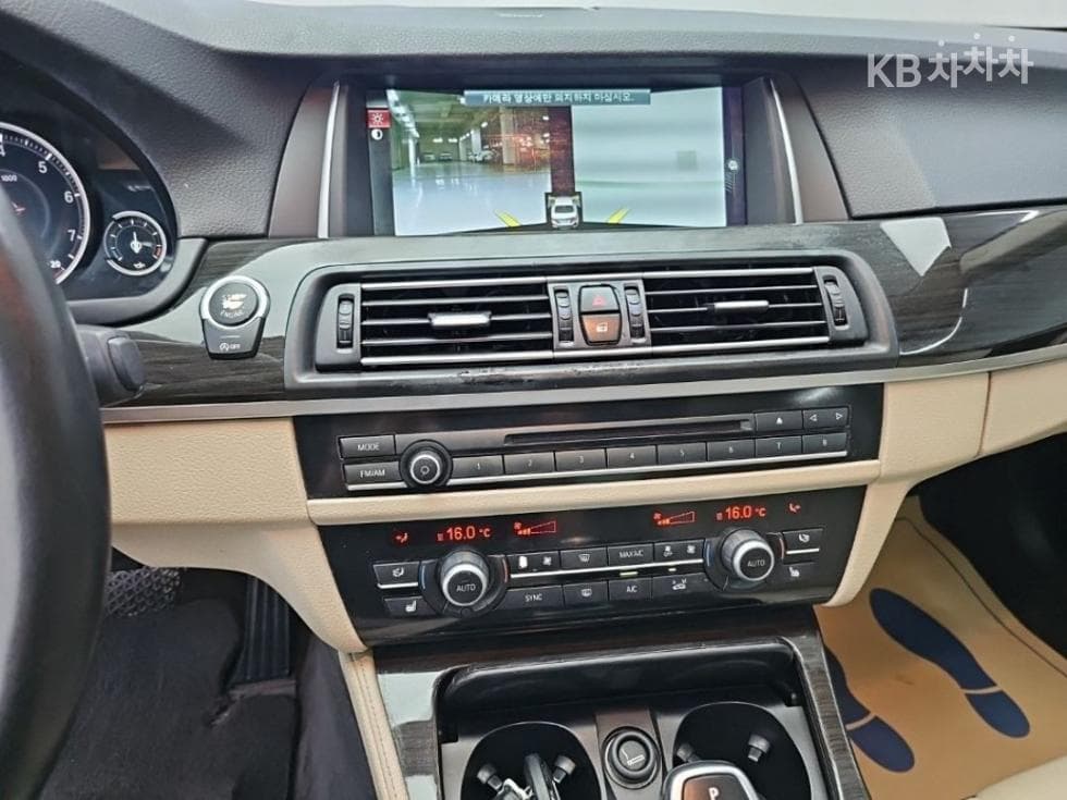 BMW Нов5 Серия528i Лукс Стандартен - 13