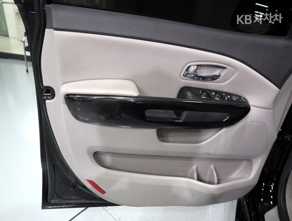 Киа All New Канивал9-местен 2.2 Дизел Престиж - 14
