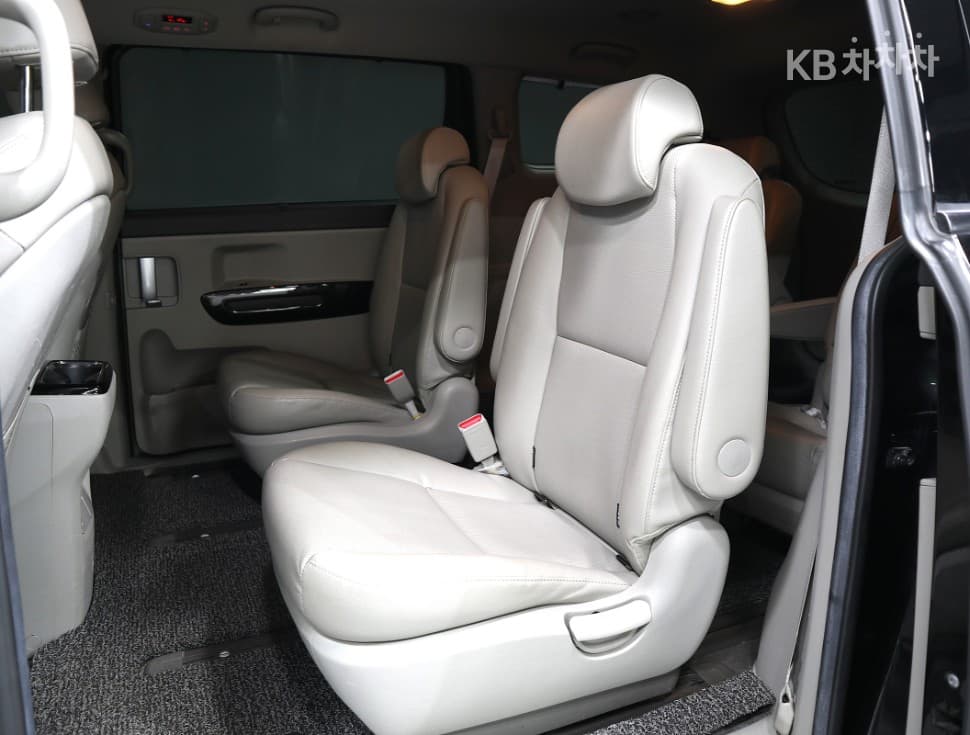Киа All New Канивал9-местен 2.2 Дизел Престиж - 16