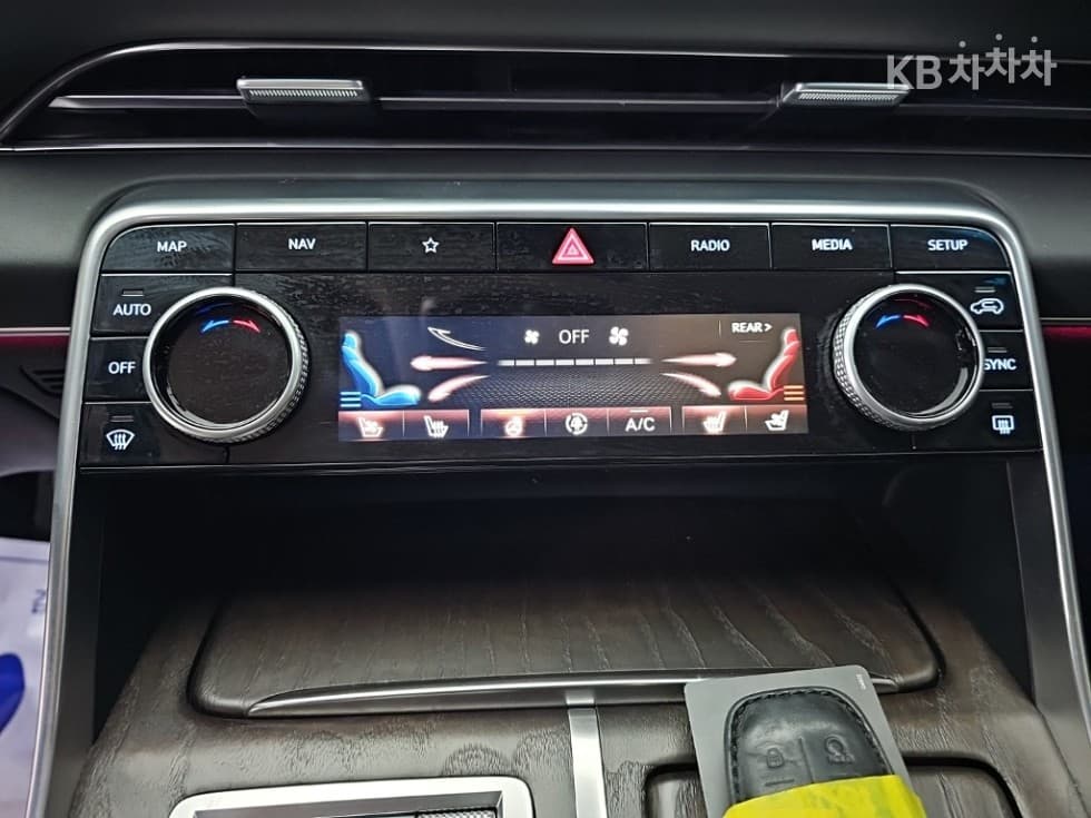 Genesis GV802.5 Turbo Gasoline AWD - 10
