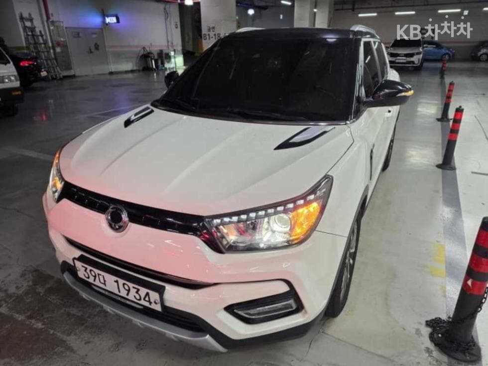 KG Mobility Tivoli 아머 1.6 Diesel 기어 Plus 2WD - Image 1
