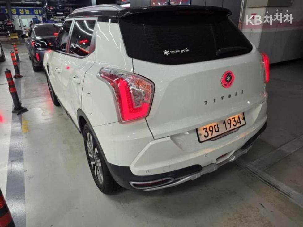 KG Mobility Tivoli 아머1.6 Diesel 기어 Plus 2WD - 2