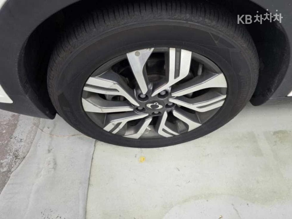 KG Mobility Tivoli 아머1.6 Diesel 기어 Plus 2WD - 3