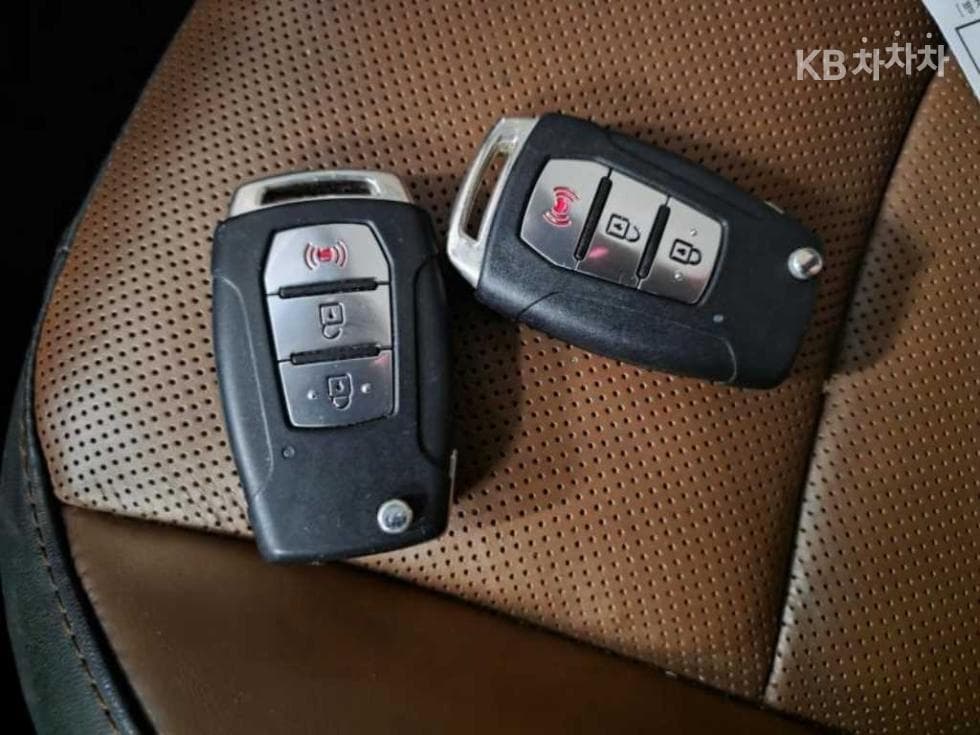 KG Mobility Tivoli 아머1.6 Diesel 기어 Plus 2WD - 9