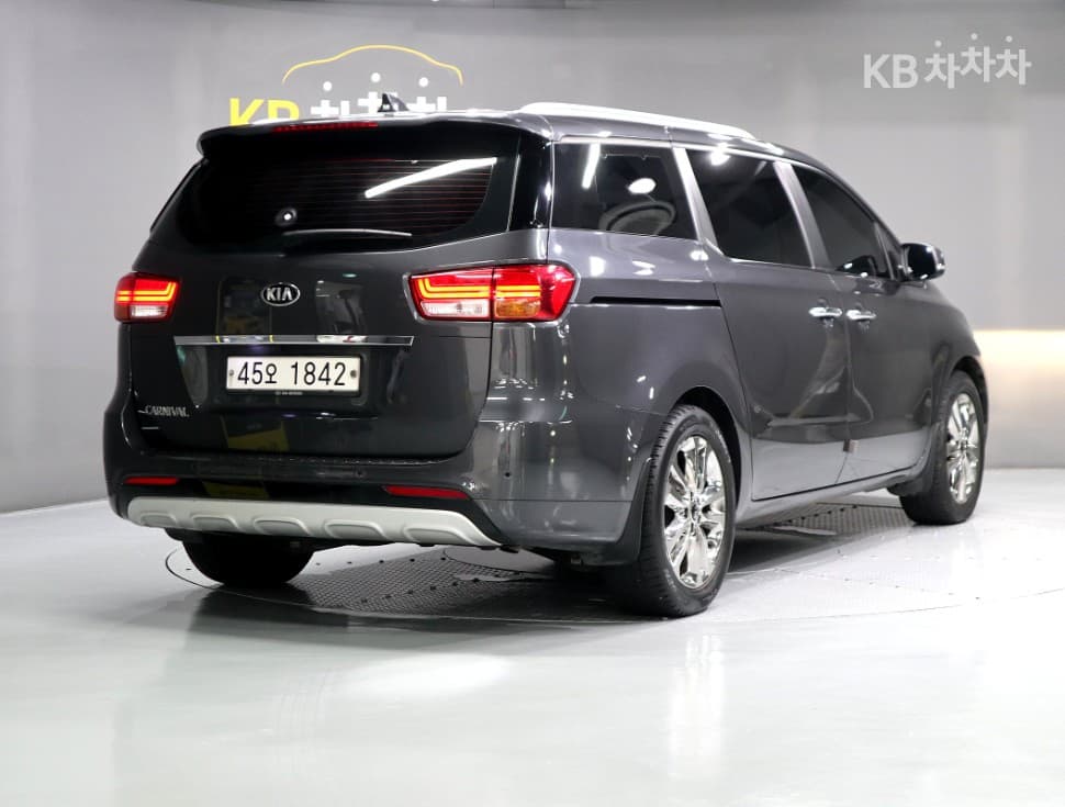 Киа All New Канивал9-местен 2.2 Дизел Престиж - 3