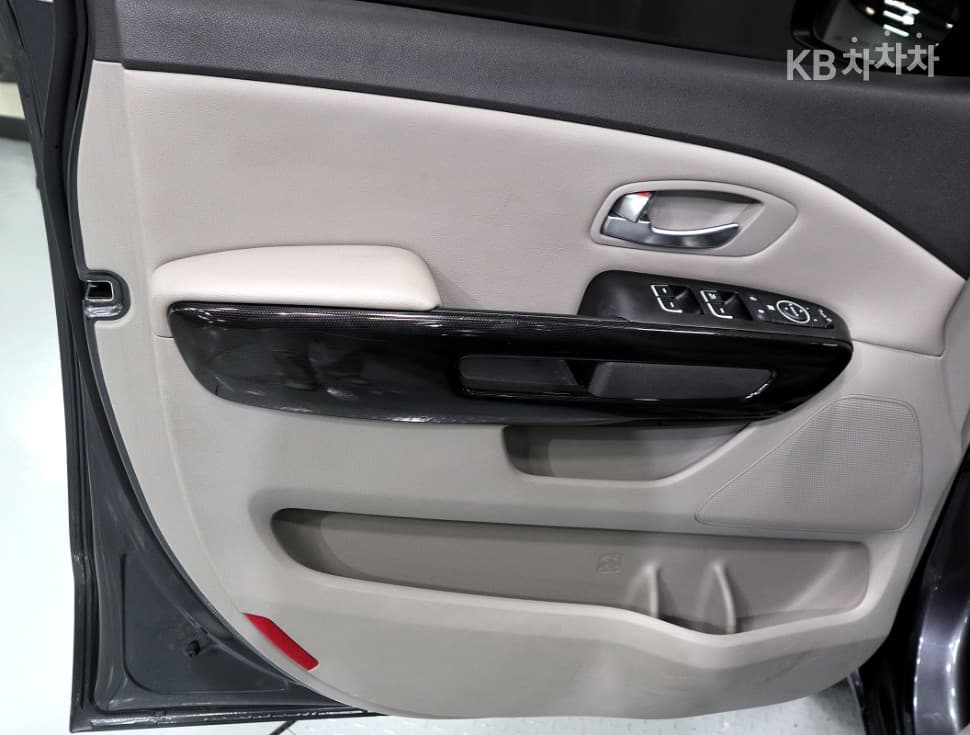 Киа All New Канивал9-местен 2.2 Дизел Престиж - 20