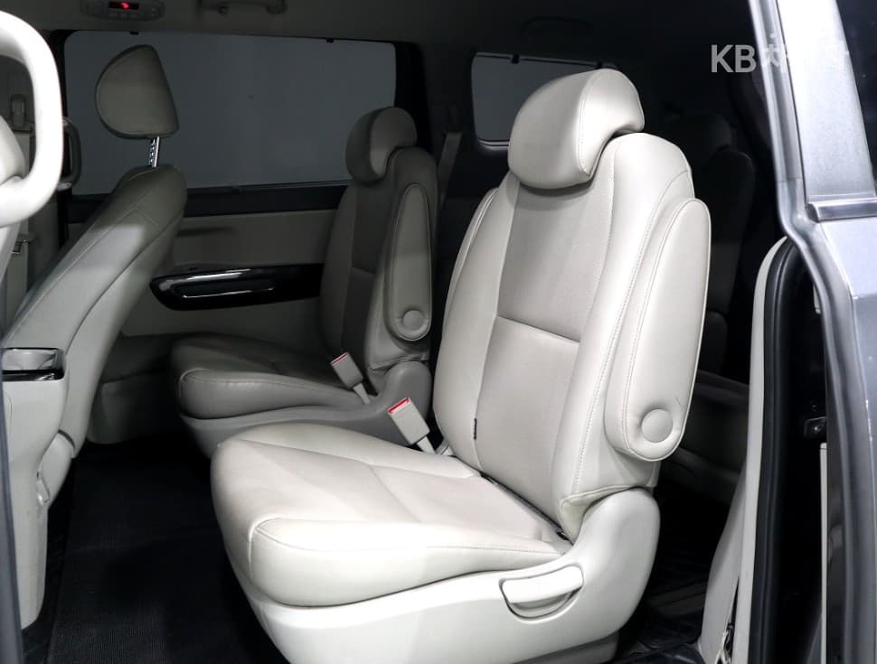 Киа All New Канивал9-местен 2.2 Дизел Престиж - 18