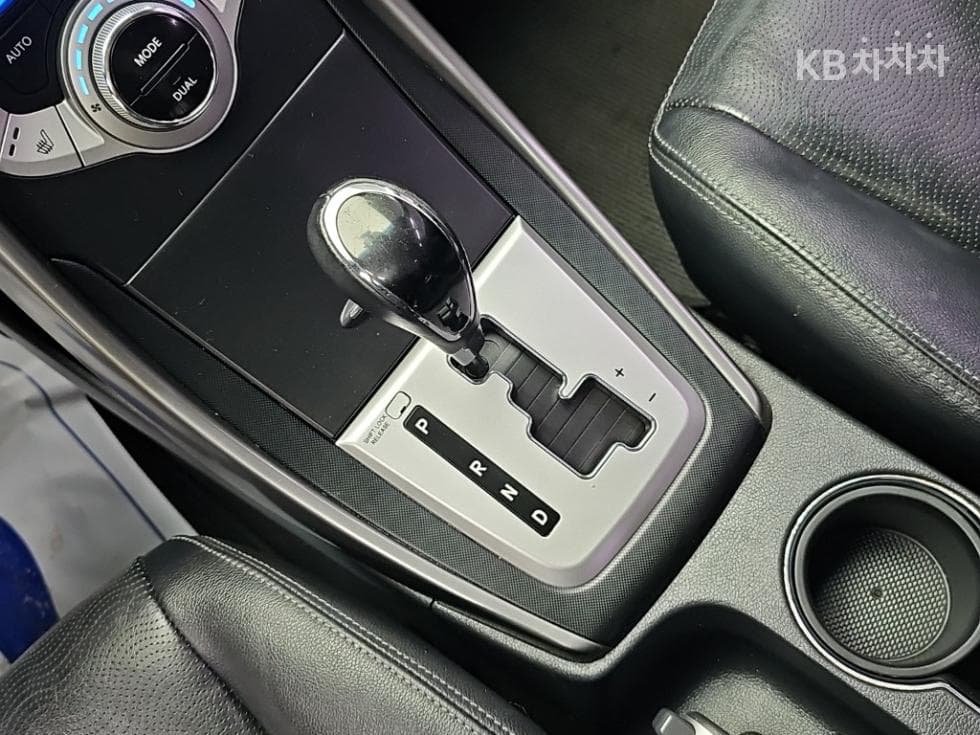 Hyundai Avante (Elantra)MDM16 GDi LUXURY - 8