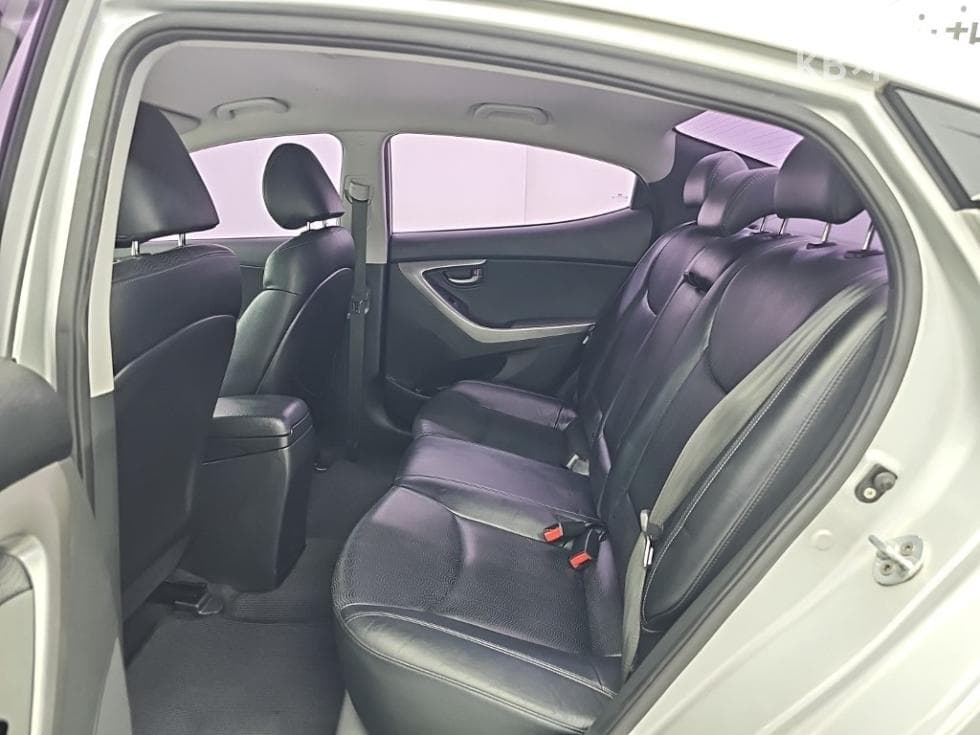 Hyundai Avante (Elantra)MDM16 GDi LUXURY - 12