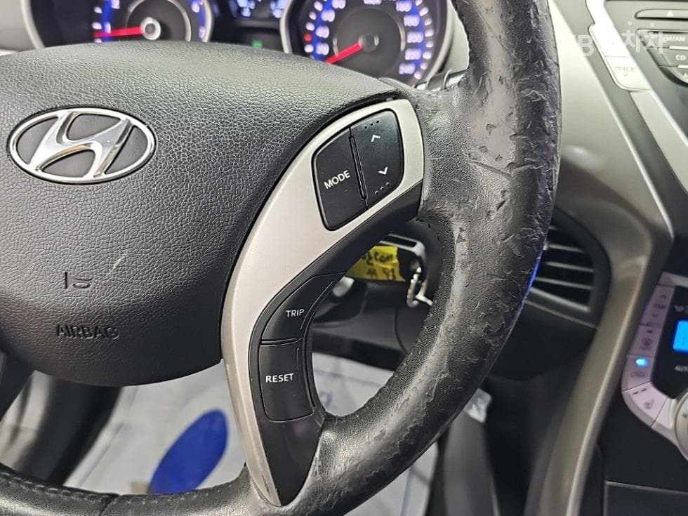 Hyundai Avante (Elantra)MDM16 GDi LUXURY - 14