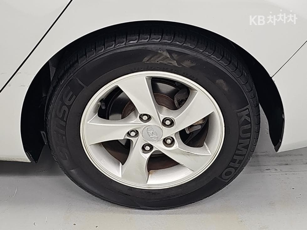 Hyundai Avante (Elantra)MDM16 GDi LUXURY - 19