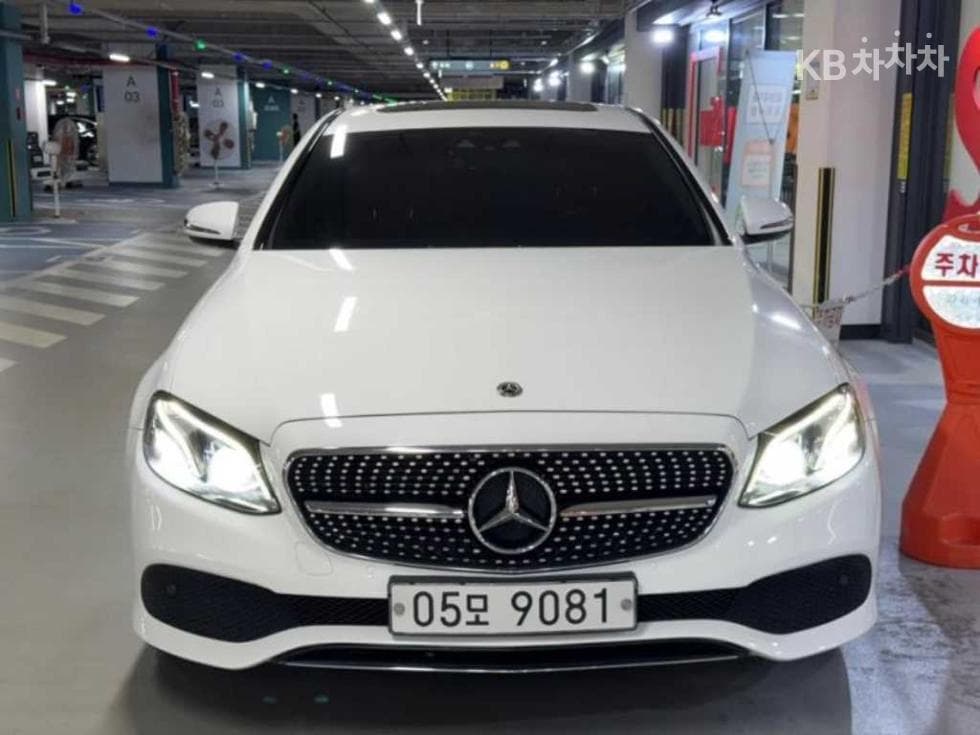 Mercedes-Benz E-Class (W213) E220d Avantgarde - Image 1