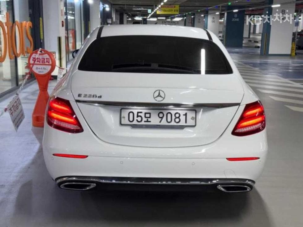 Mercedes-Benz E-Class (W213)E220d Avantgarde - 5