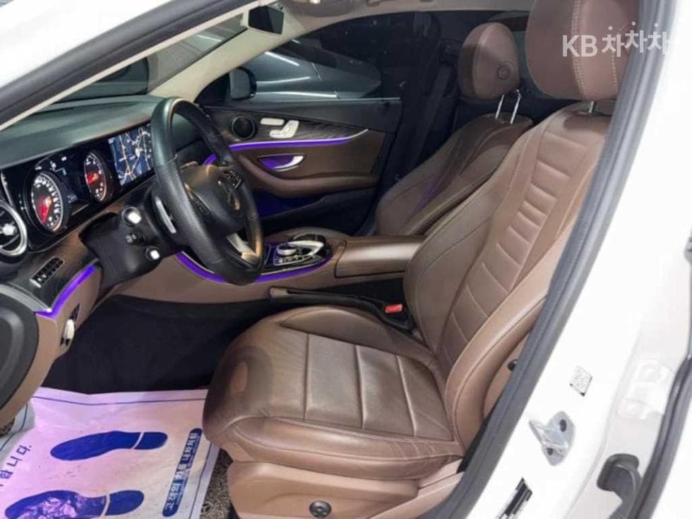 Mercedes-Benz E-Class (W213)E220d Avantgarde - 6