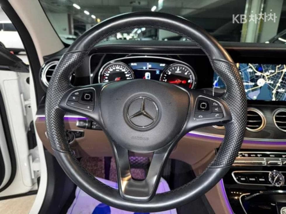 Mercedes-Benz E-Class (W213)E220d Avantgarde - 8